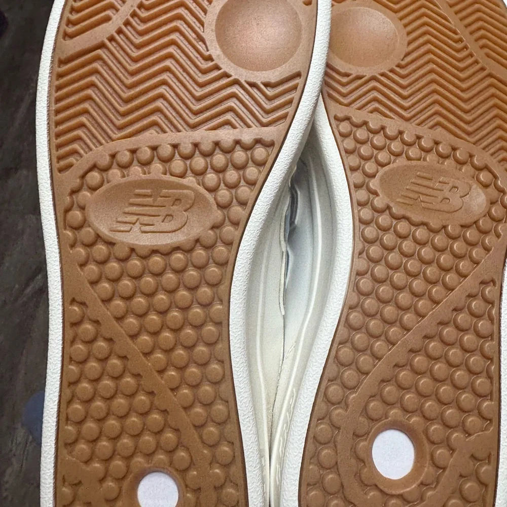 New Balance 300 Men's White & Light Blue Sneakers Size 10.5 - Picture 2 of 4